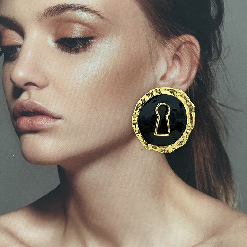 Exaggerated Black Enameled All - đánh giá và giá Vintage Collectible Jewelry
